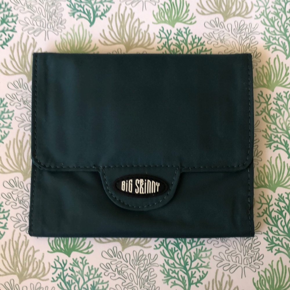 Big Skinny Women’s Trixie Trifold Wallet- Teal